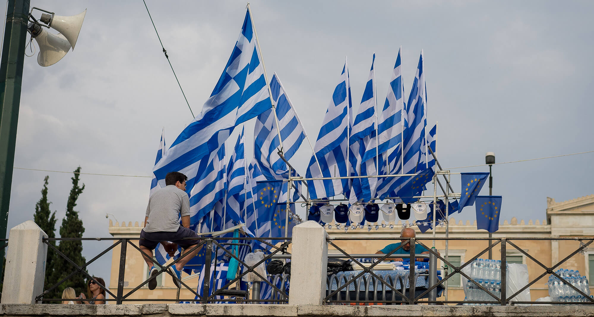 Η Μαρία Ευθυμίου, Αναπλ. Καθηγήτρια Ιστορίας στο Πανεπιστήμιο Αθηνών, σχολιάζει τις αντιθέσεις στις απόψεις των Ελλήνων, όπως αποτυπώνονται στην έρευνα της διαΝΕΟσις.